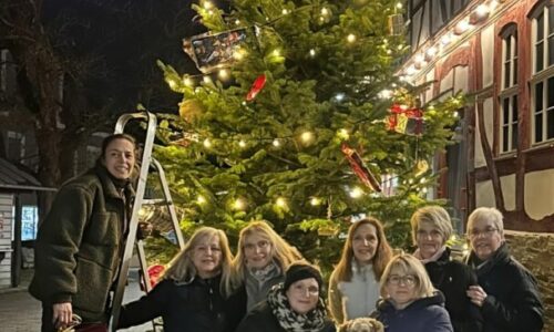 Weihnachtlicher Glanz dank Weiberfaschingskomitee