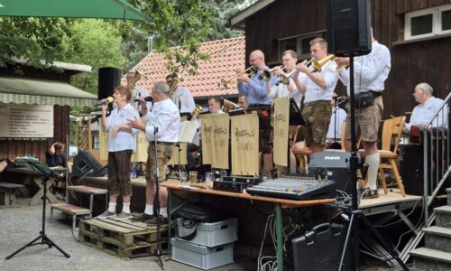 Forsthaus Hausbergmusikanten Hausbergmusikanten laden zum musikalischen Nachmittag ein