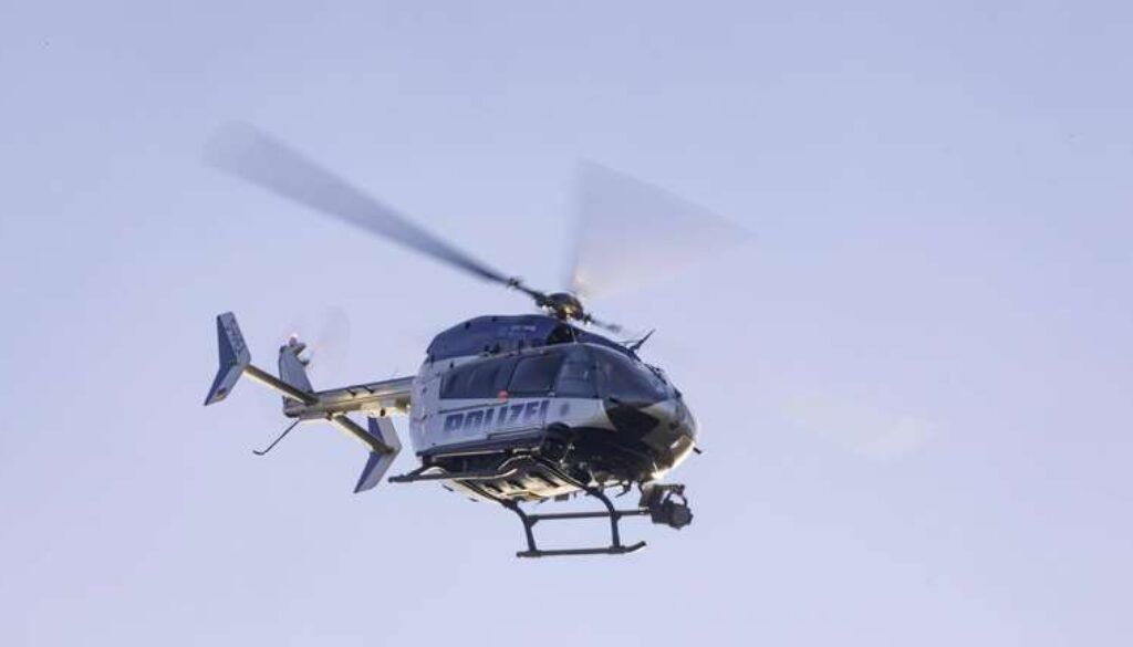 43732801-zur-fahndung-setzte-die-polizei-einen-hubschrauber-ein-symbolbild-e70